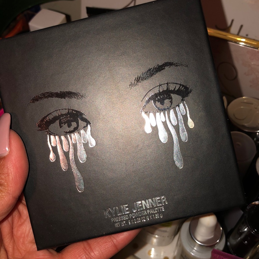 Kylie Cosmetics shadow palette